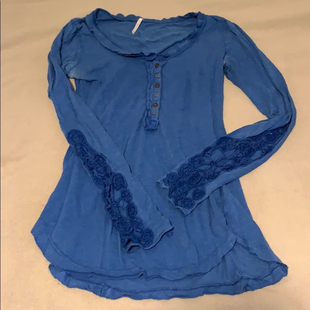 Free people long sleeve. Size S.